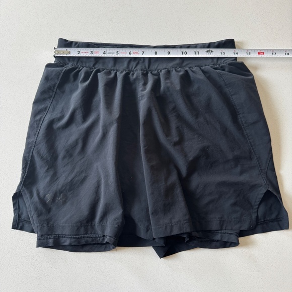 Under Armour UA Iso-Chill Kids M Black Athletic Shorts Inside Lining Running - Picture 10 of 12